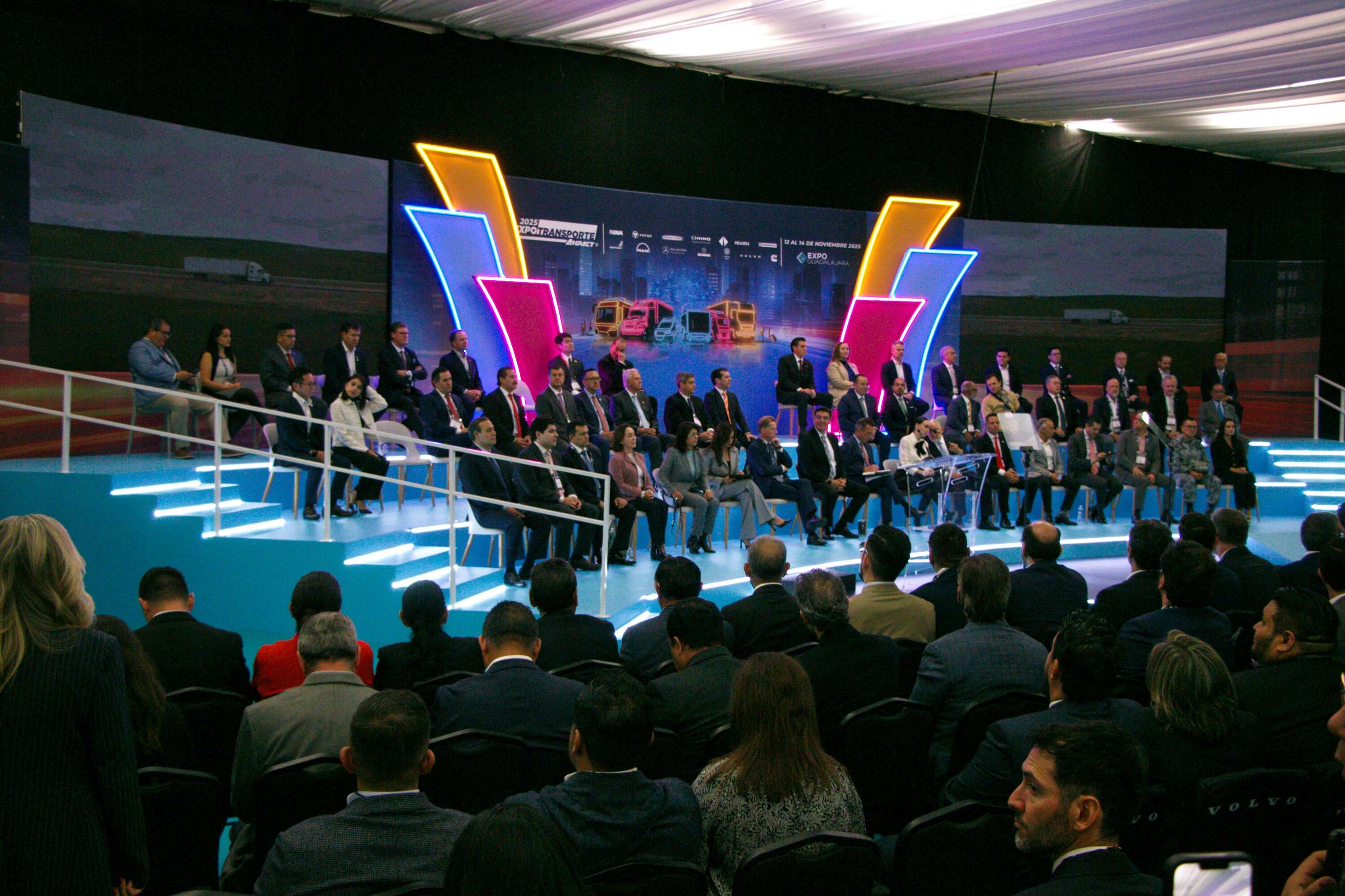 Ribbon cutting ceremony Expo Transporte ANPACT 2025