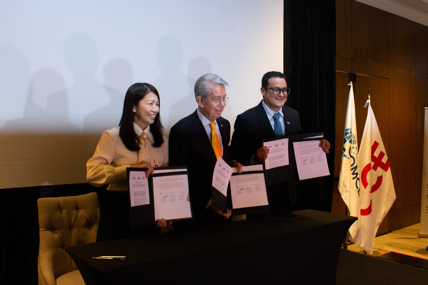 People in MoU Signing