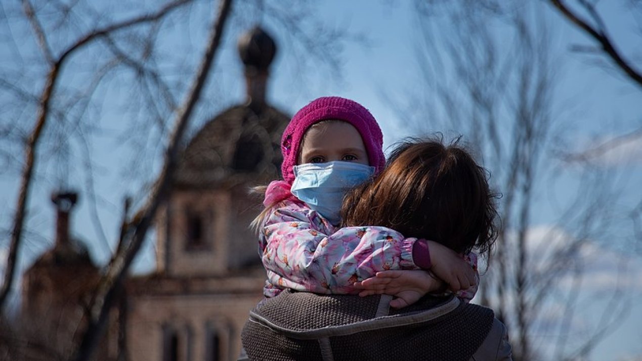 A Second COVID-19 Wave Scenario 