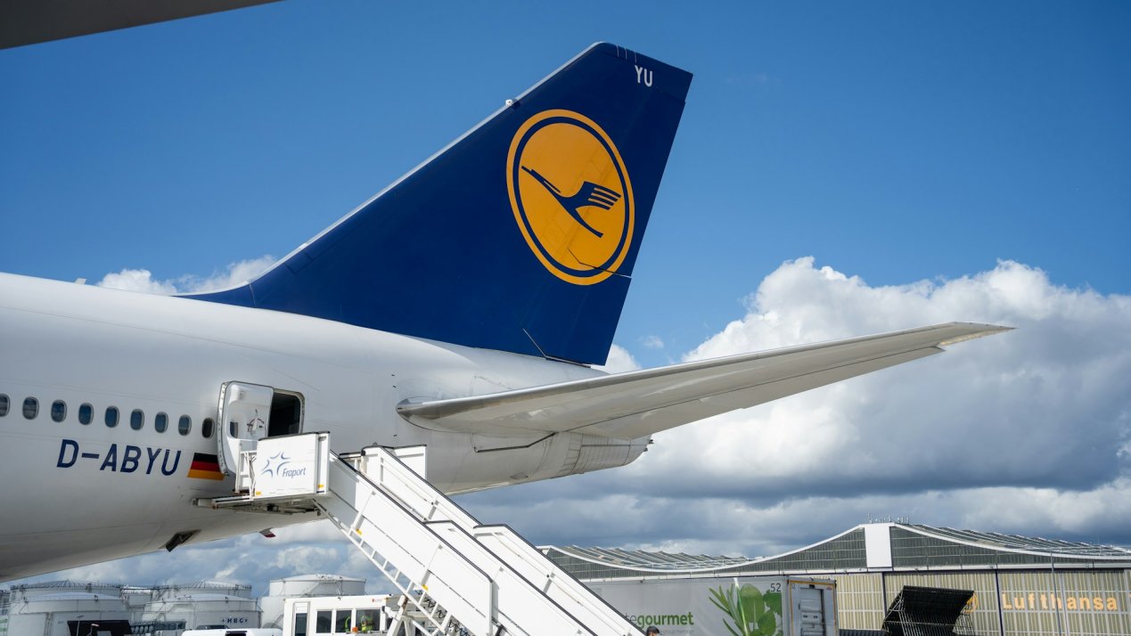 EU Probes Lufthansa Group Airlines for Greenwashing