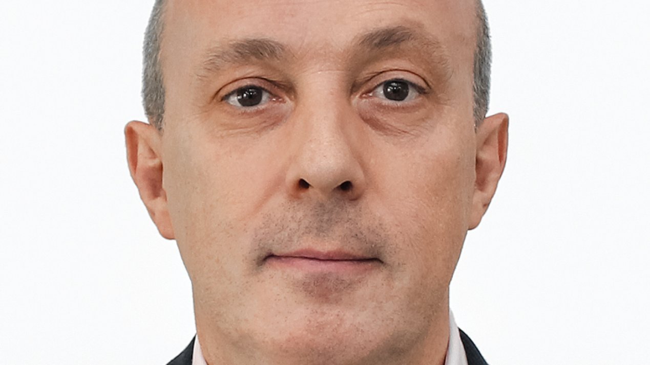 Business Up for Debate: Politics or Economics First?