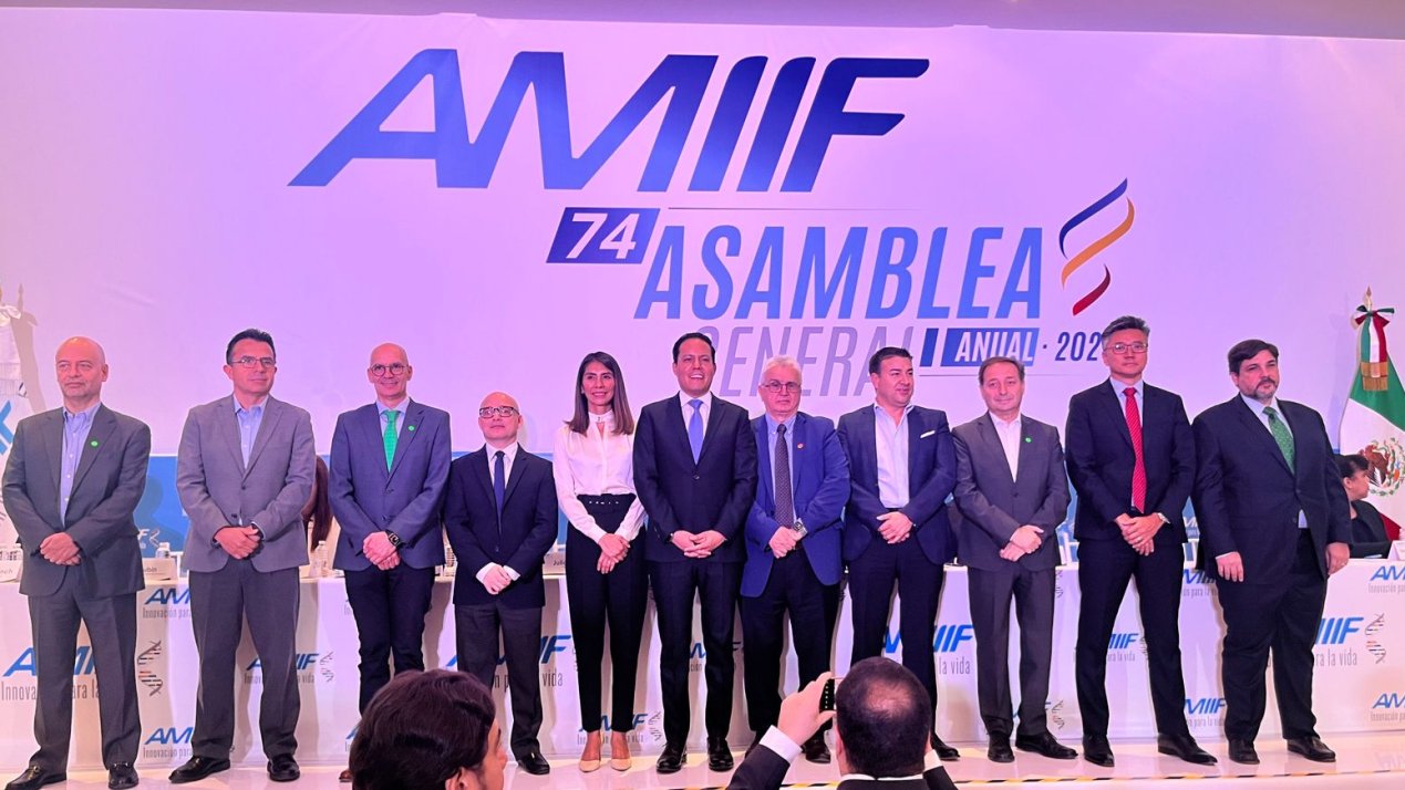 Julio Ordaz Assumes Presidency of AMIIF