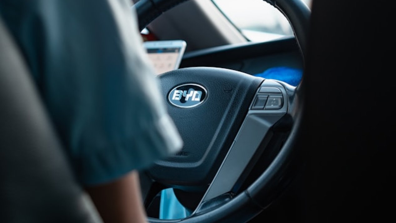 Chinese Automakers Urge Beijing for Tariffs on EU Vehicles