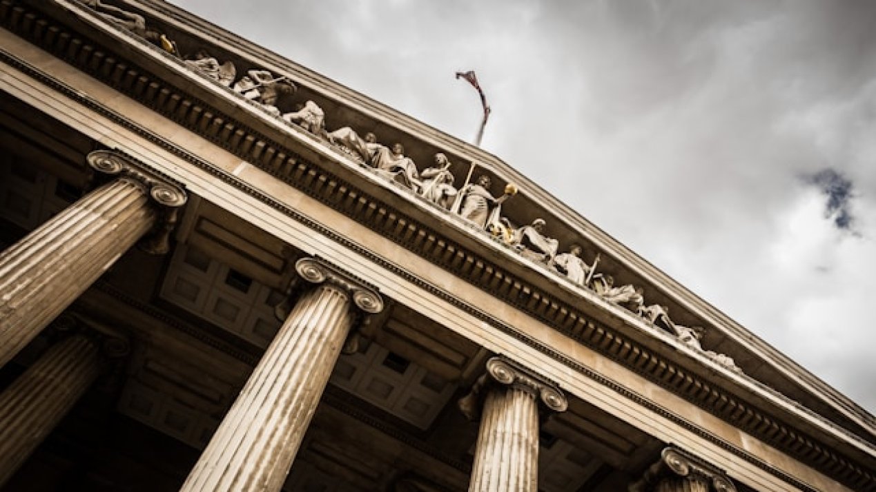 Minister Requests Review of Amparos Against Mining Law