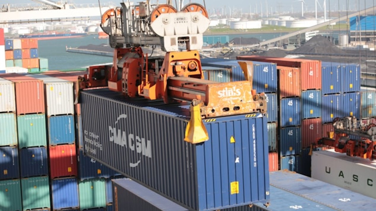 BNSF Halts Shipments to Mexico, Canadian Strike Resolved