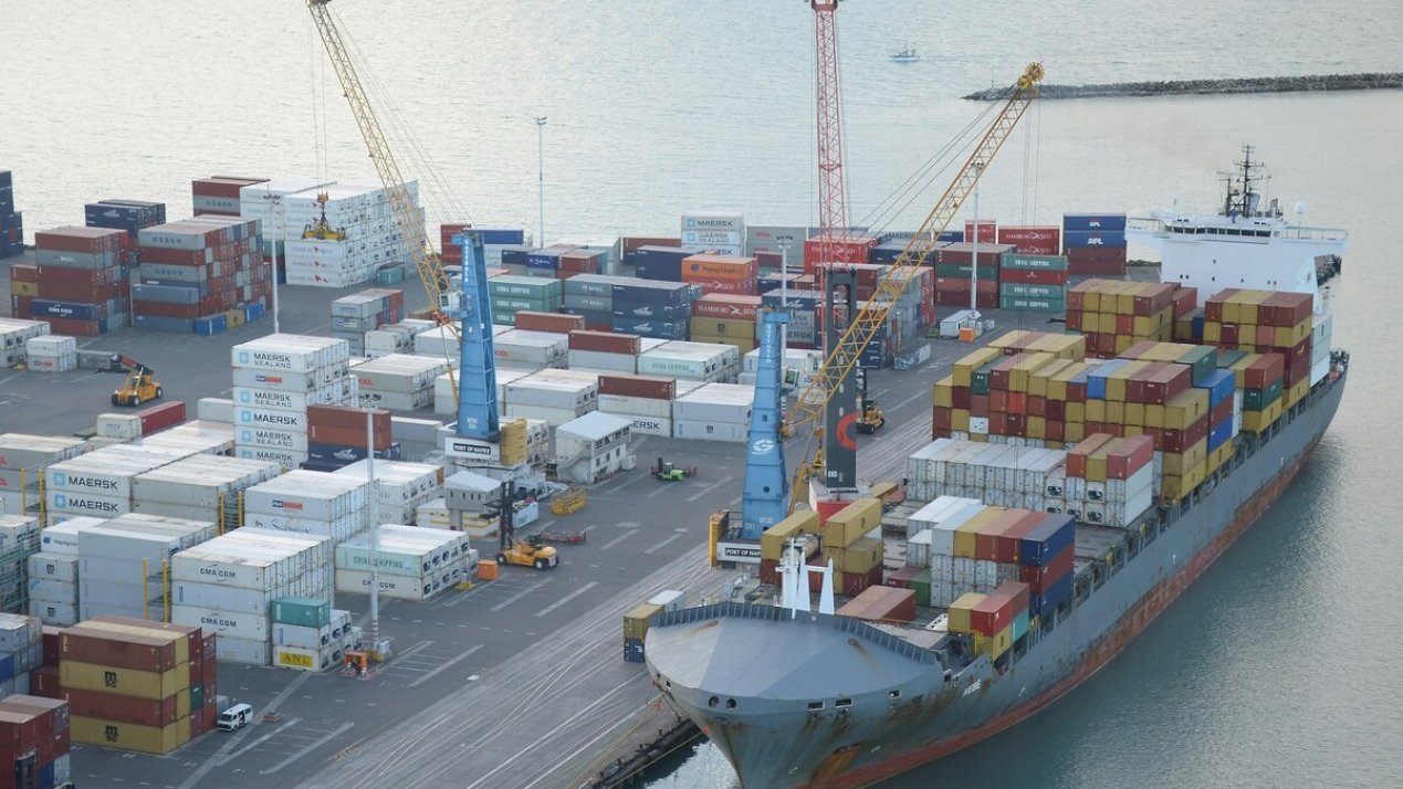 Road Blockades Hit Mexico, Canada Braces for Rail Strike