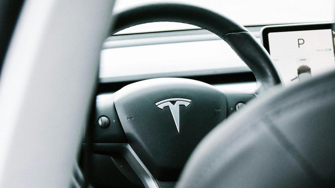 Tesla's FSD Software Under US Probe Following Fatal Crash