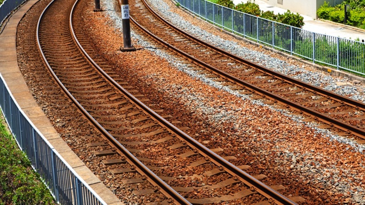 Rail Delays, Food Delivery Growth, and New Partnerships