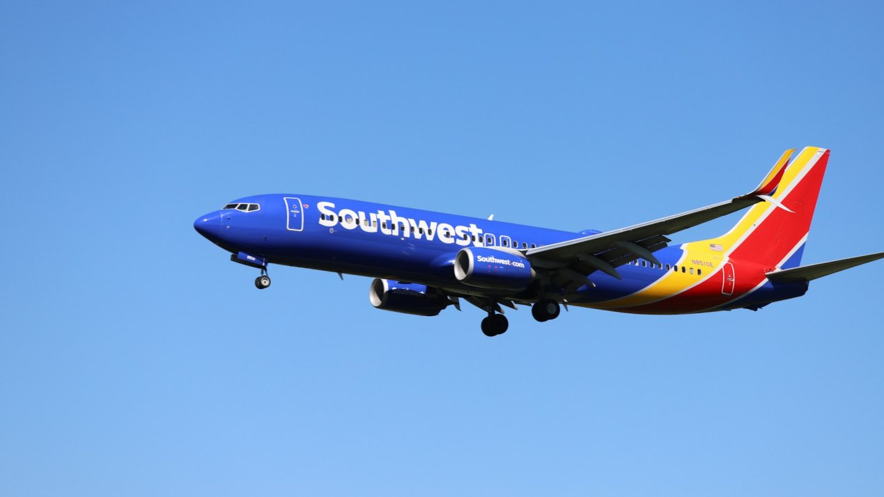 Southwest Freezes Hiring Amid Financial Losses, Cuts Spending