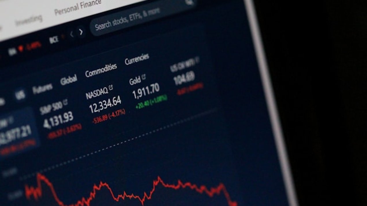 US, Mexican Stock Markets Close 2024 With Mixed Results