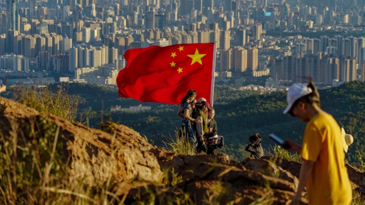 China Tightens Export Bans on Battery Materials Amid US Tensions