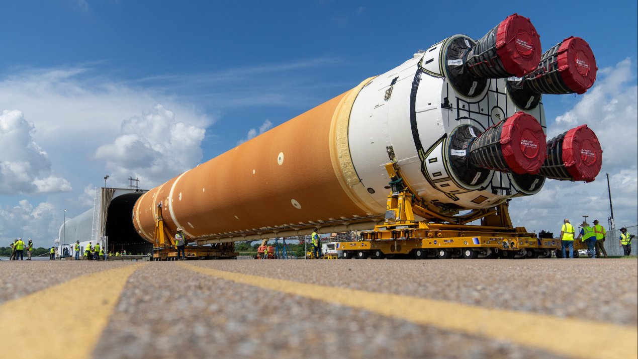 Boeing Faces 400 Layoffs in SLS Program Amid NASA Artemis Delays