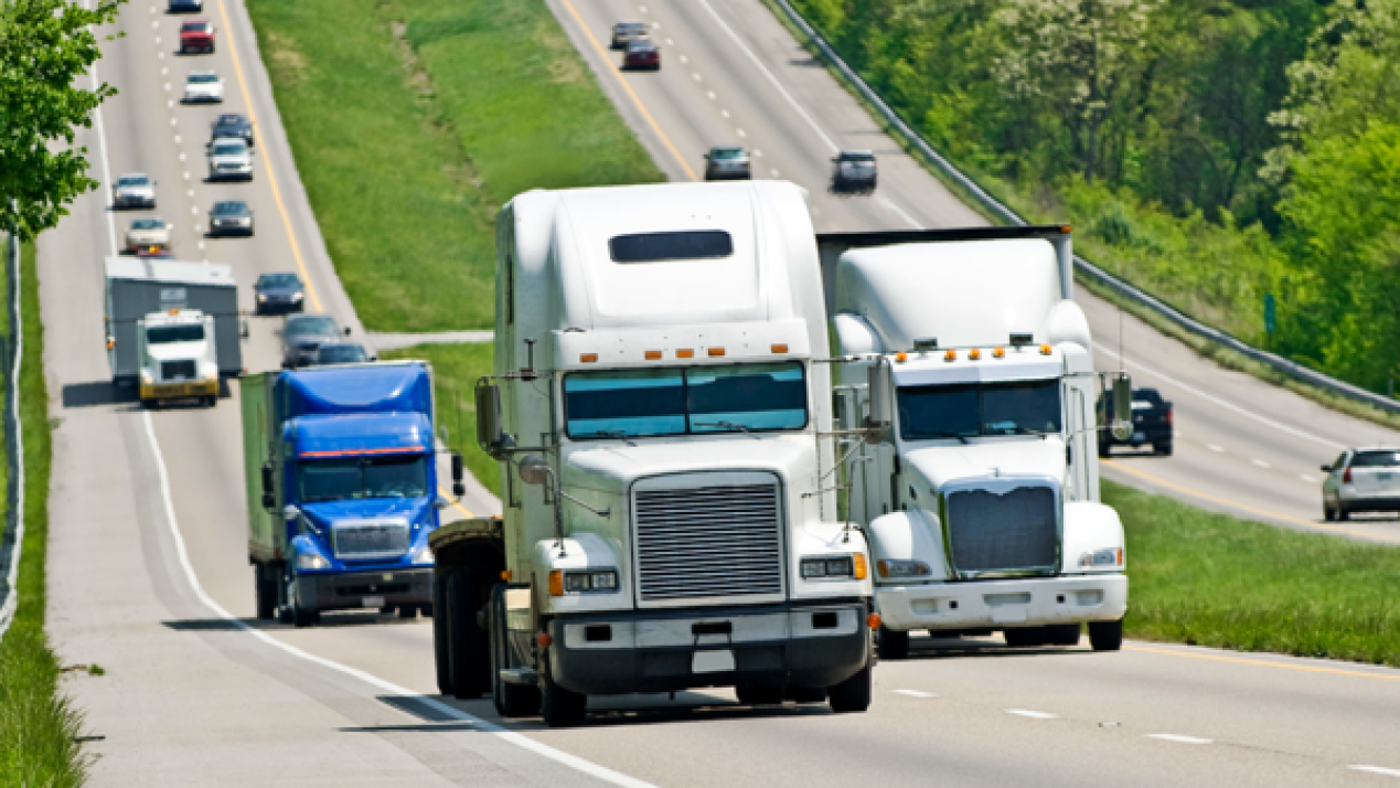 Sheinbaum Reviews Measures to Reduce Truck Accidents on Highways