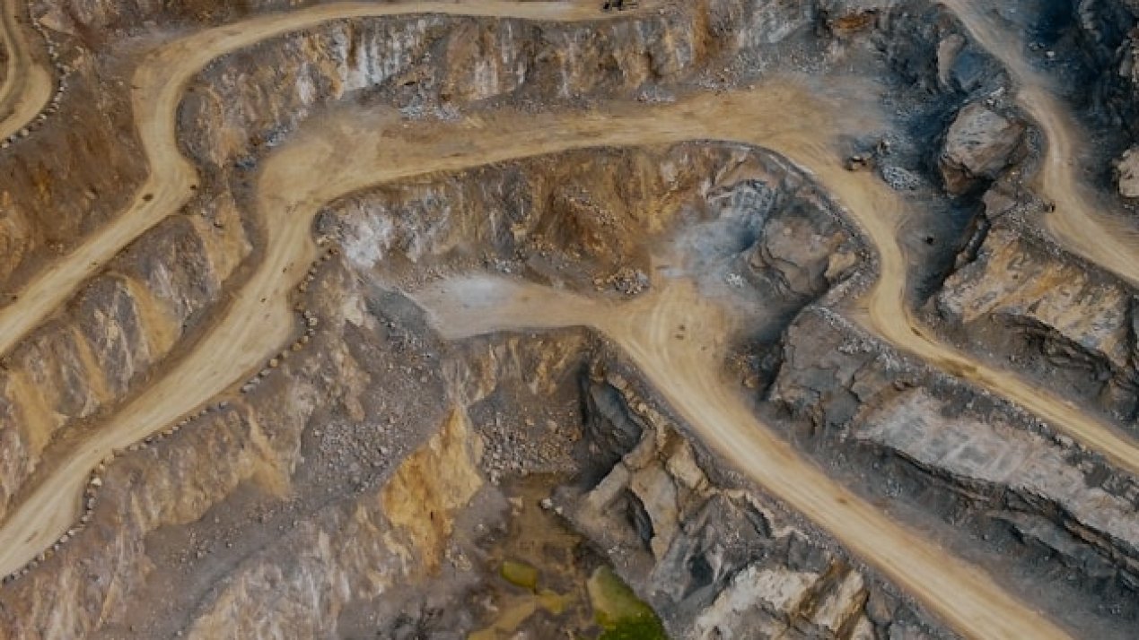 Mining Sector Declines Amid 0.2% Industrial Growth in 2024