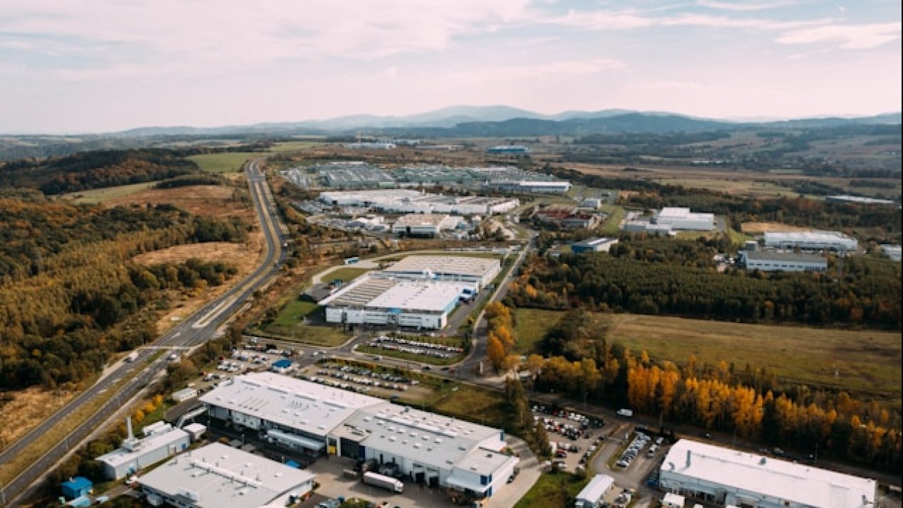 US Trade Nominee Proposes Universal Tariffs to Combat Nearshoring