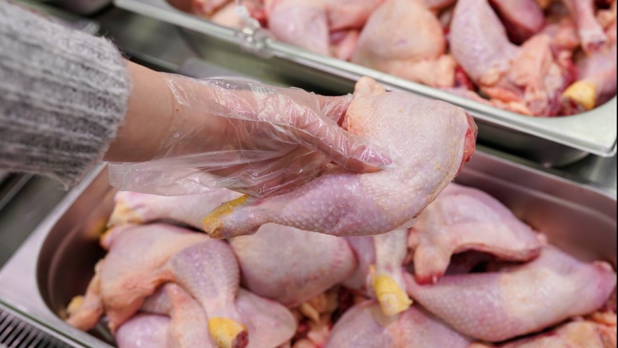 Chicken Prices Surge in Mexico Amid US Avian Influenza Outbreak