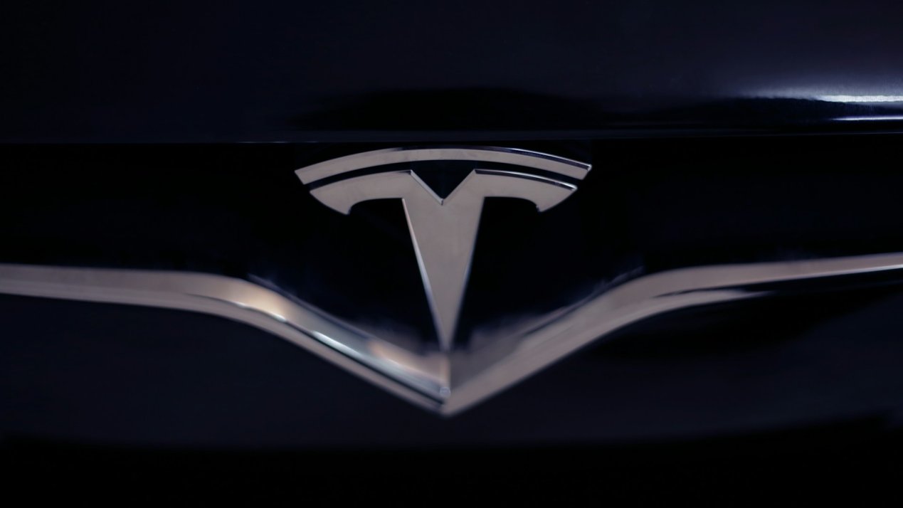 Tesla’s Sales Plunge, Casting Doubt on 2025 Growth Target