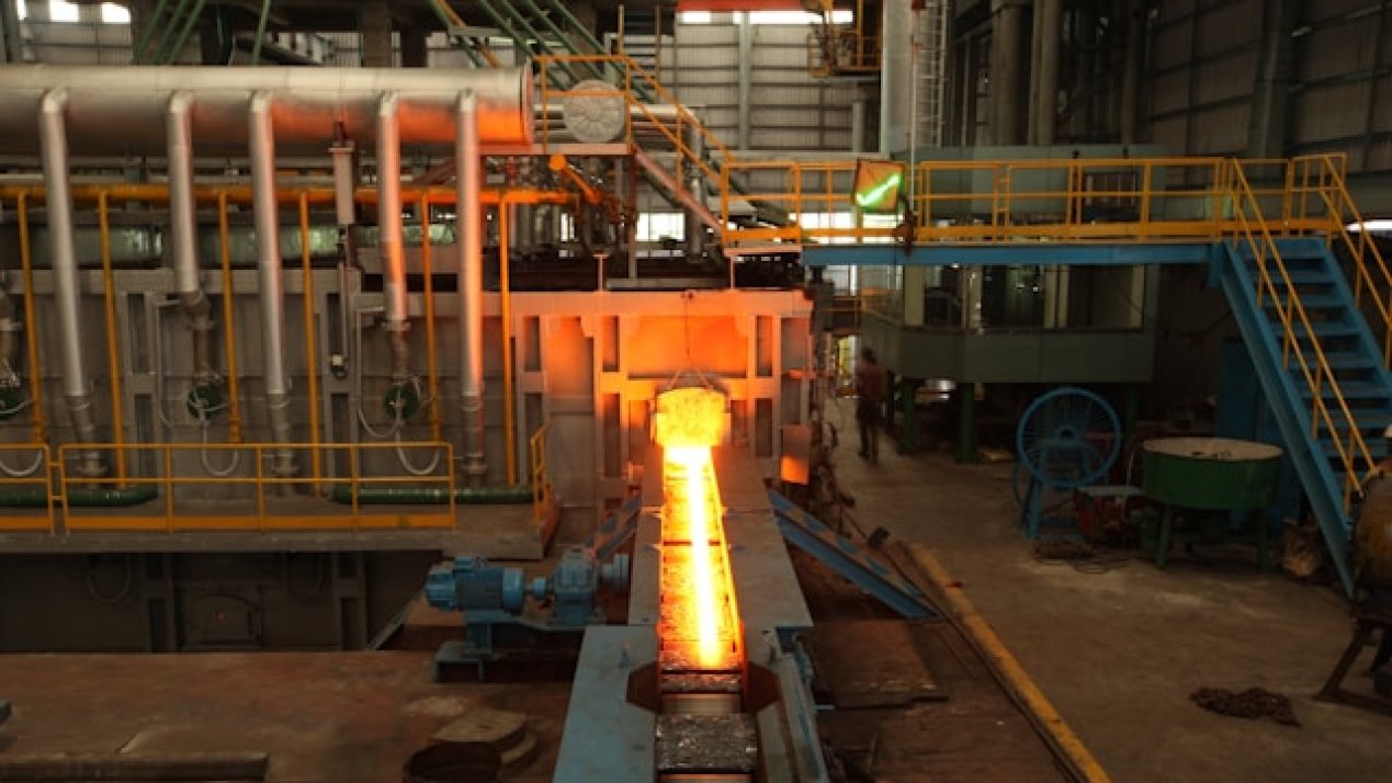 Steel, Aluminum, Auto Tariffs Dominate Sheinbaum-Trump Call