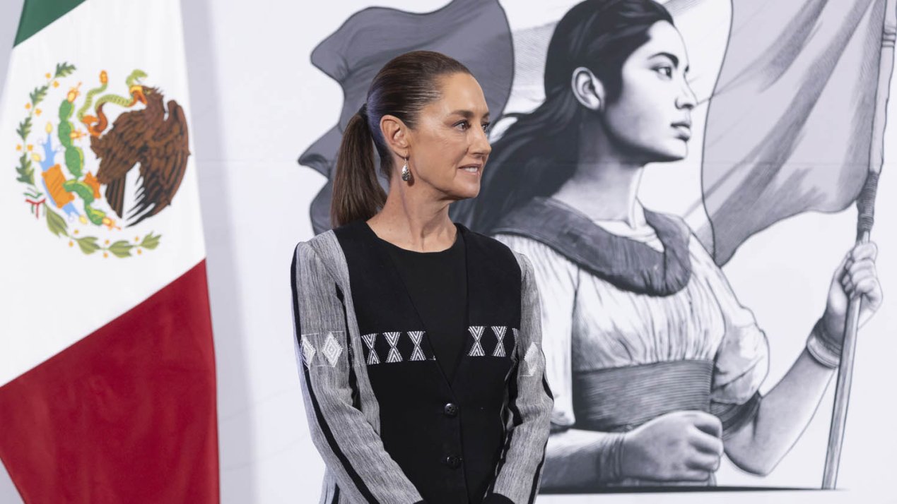 AIFA Tensions Rise; Sheinbaum Claims Airport Runs Smoothly