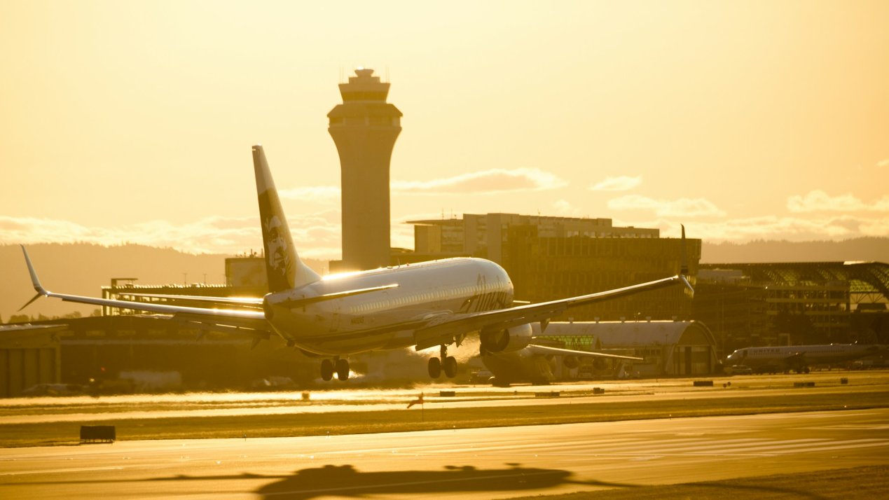 Trump Unveils Plan to Modernize US Air Traffic Control System