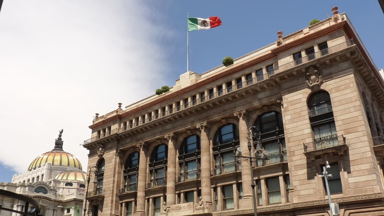 Banxico Cuts 2025 Growth Forecast to 0.1% Amid Economic Woes