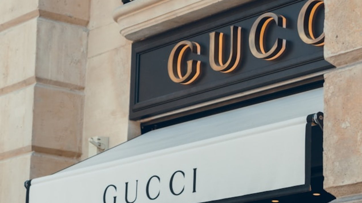 Gucci Sales Fall Spurs Kering Sell-Off and Forecast Cuts