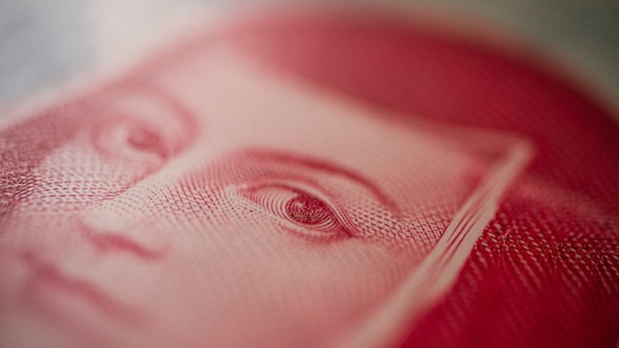 Mixed Signals for Economy: Optimism Clashes With Stagnation