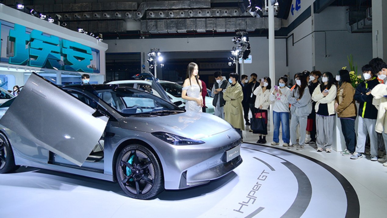 China Car Sales Up 19% in June Amid Overcapacity Warnings