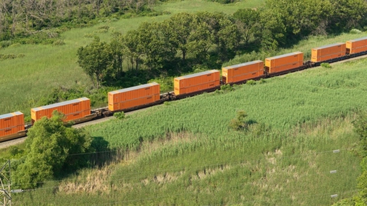 Schneider Speeds Up Mexico-US Shipping With CPKC Network