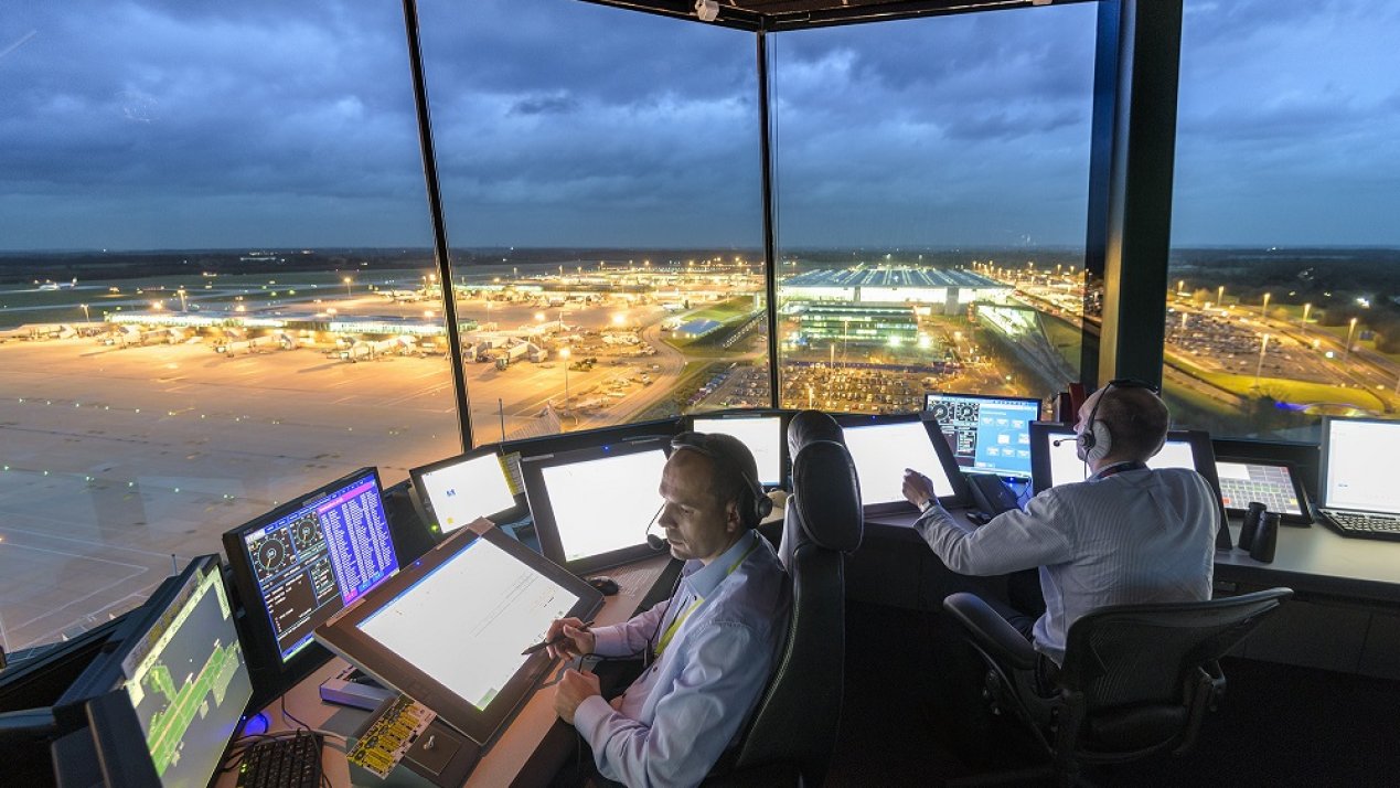 Mexico Faces Air Traffic Controller Shortage Amid Low Funding