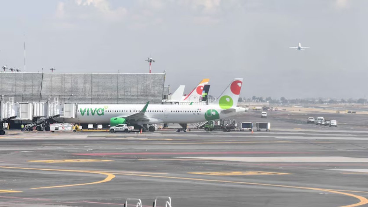Mexico City Airport Hit by Storms, Brief Communication Halt
