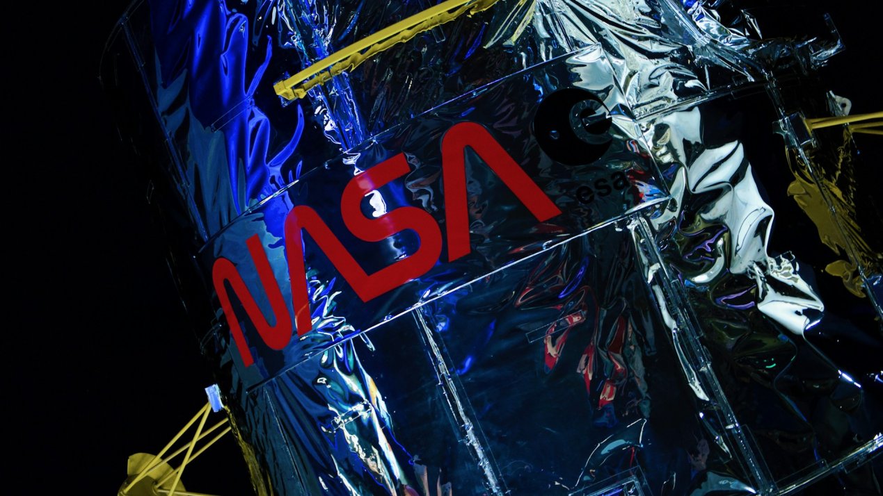 Trump Ends NASA Union Rights, Pushes Commercial Space Reforms