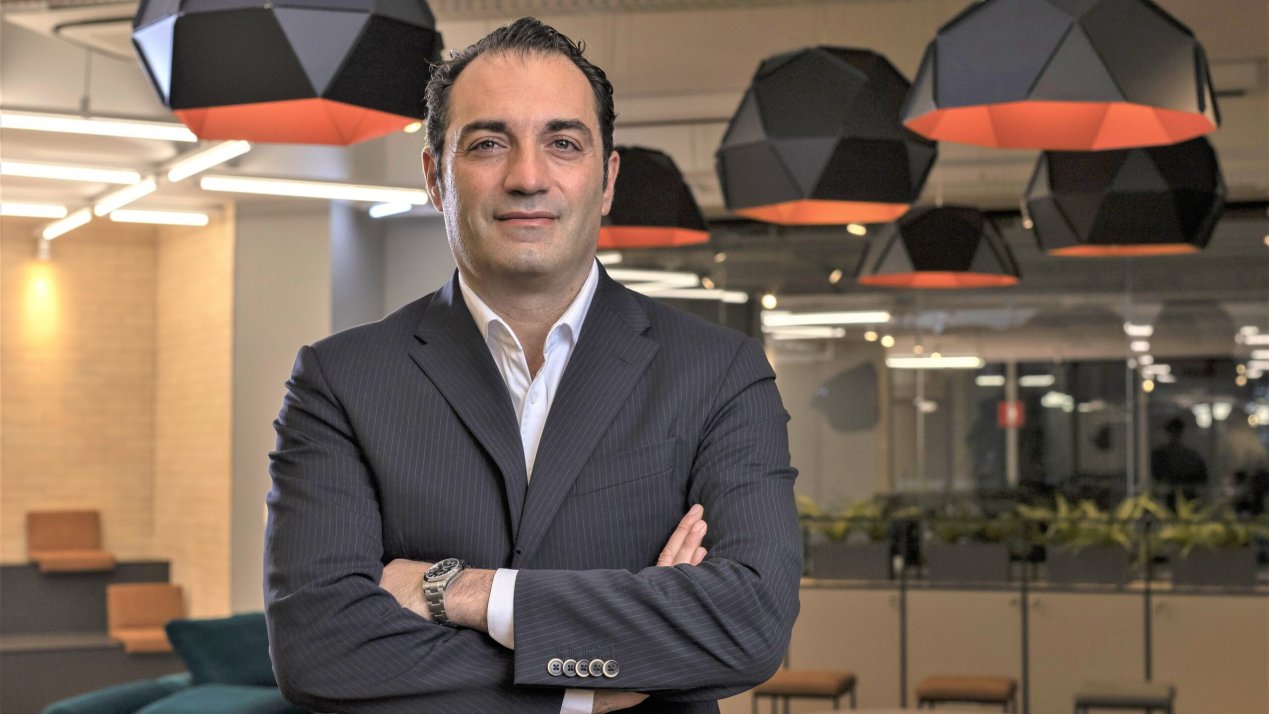 Stellantis CEO Calls EU for Flexible EV Rules, CO₂ Extensions