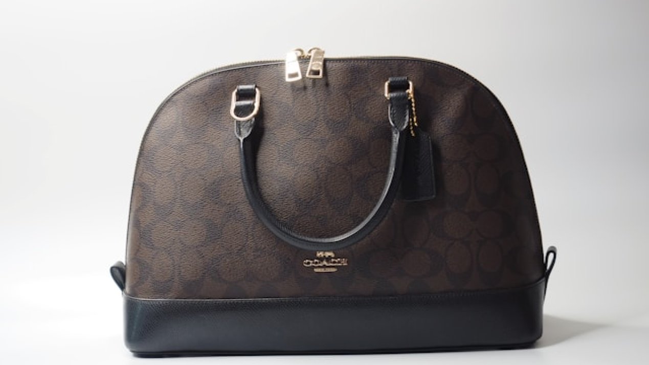 Coach Owner Warns US Tariffs May Cost US$160 Million in FY2026