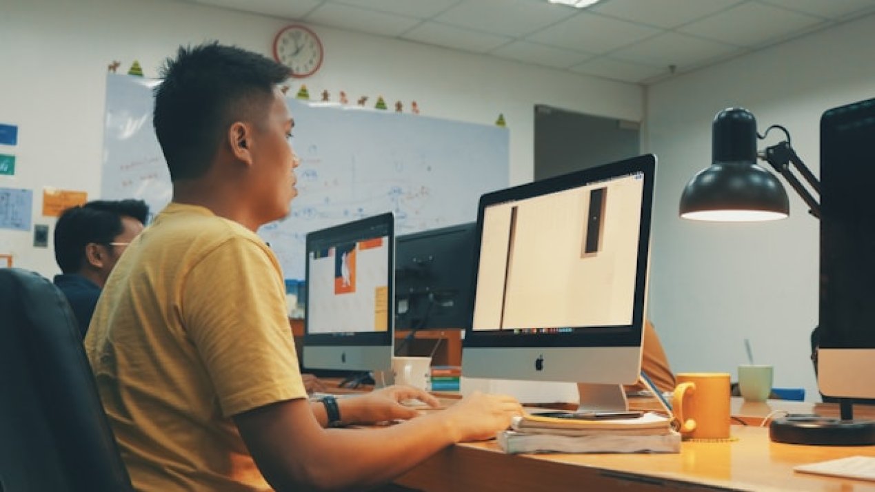 A Third of Mexican Professionals Use AI Tools Daily, Report Finds