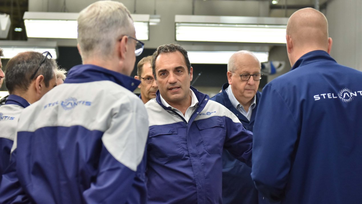 Stellantis Delays Strategic Plan to 2Q26 Amid Trade Uncertainty