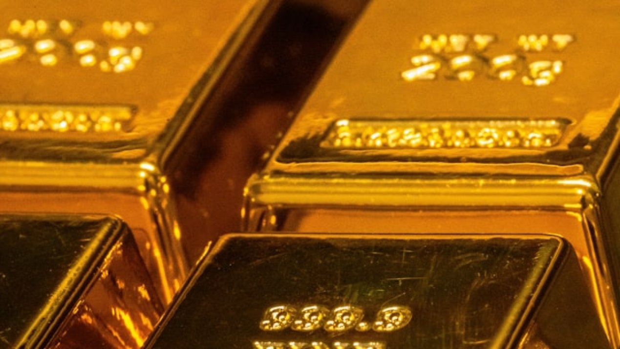 Gold Surpasses US$4,000, Silver Soars 70% in 2025 Rally