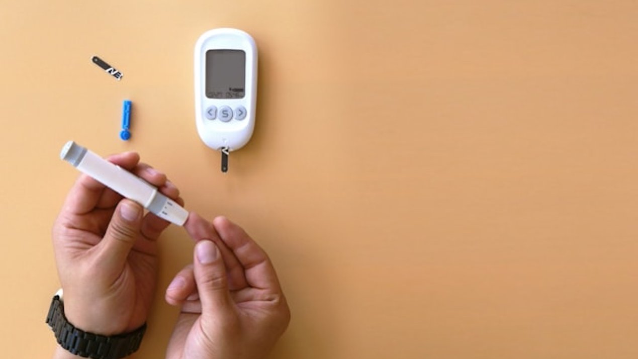 Mexican Students Create Needle-Free Glucose Monitor