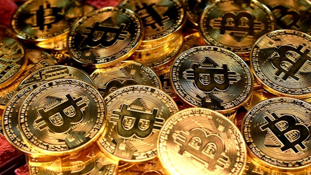 Bitcoin Wipes Out 2025 Gains as Price Falls Under US$90,000