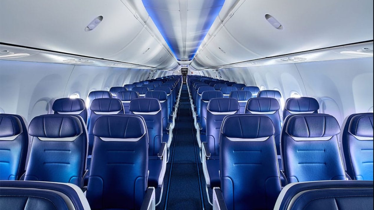 US Warns of 20% Flight Cuts if Shutdown Persists