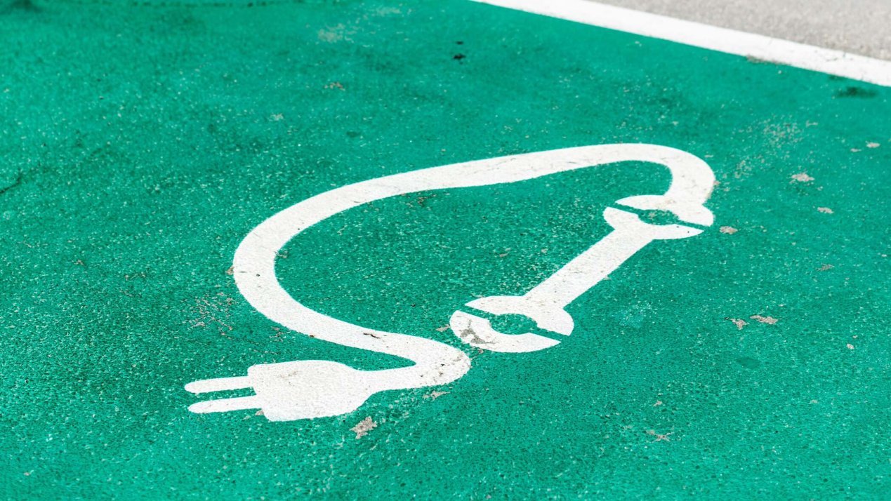 US States Challenge Federal Suspension of EV Funding Programs