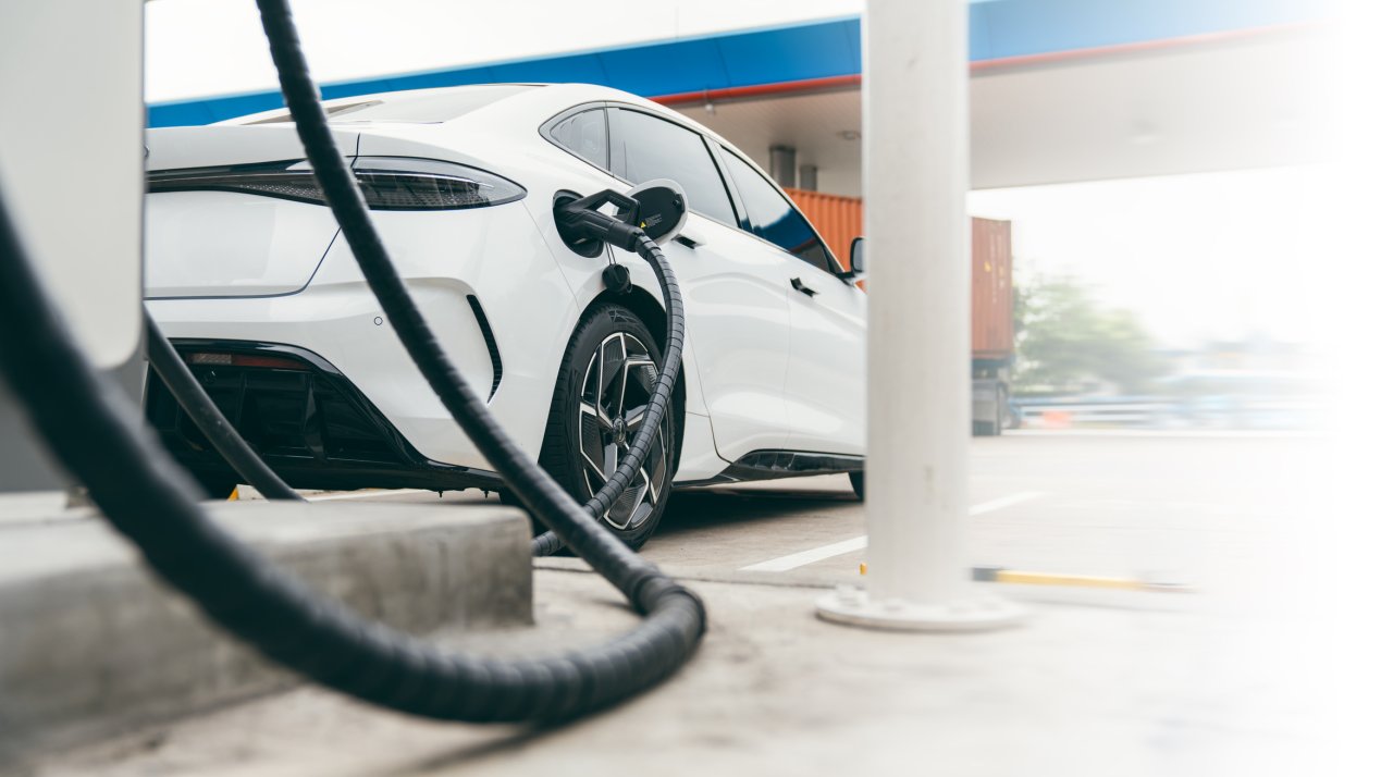 EU Weighs Reversing 2035 ICE Ban Amid Slowing EV Demand