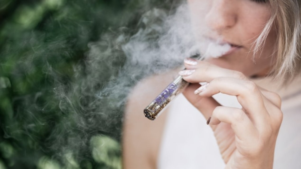 Legislators Advance E-Cigarette Oversight in Health Reform