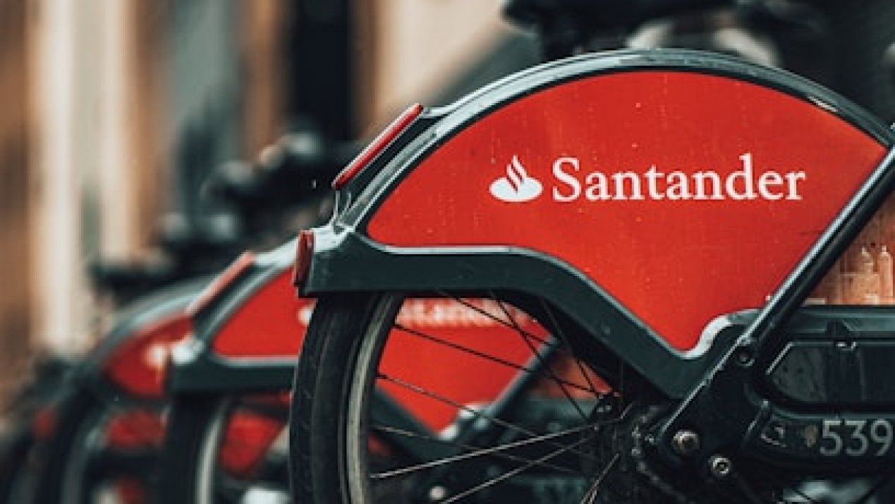 Santander, BBVA Earn Top Global Bank Awards for 2025