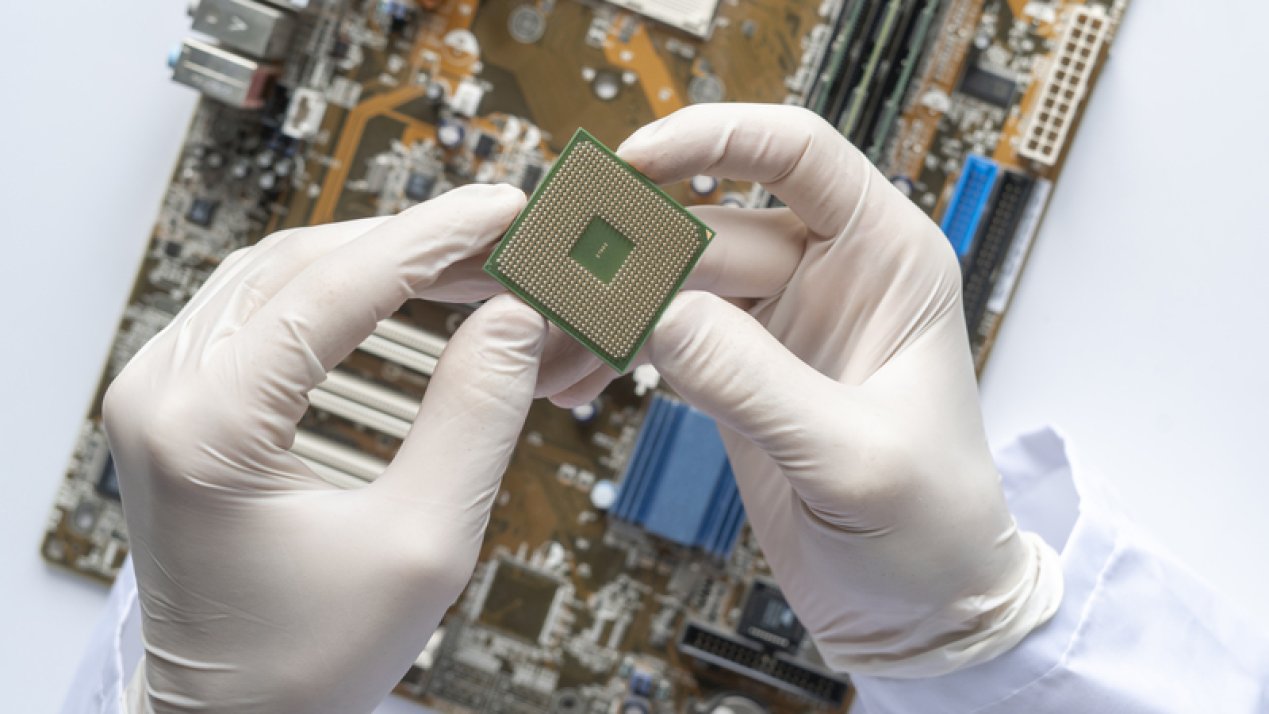 Trump Slaps 25% Section 232 Tariff on NVIDIA, AMD AI Chips