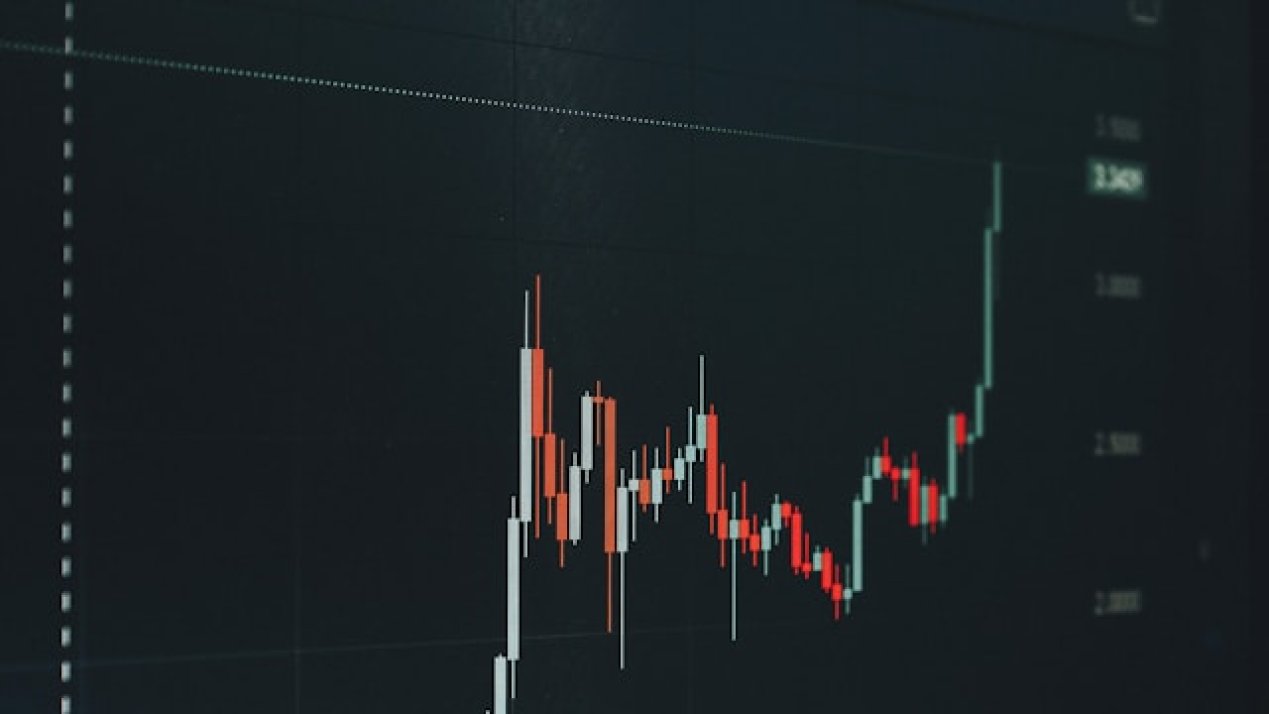 Mining Stocks Drive Early-Week Rally in Mexican Markets