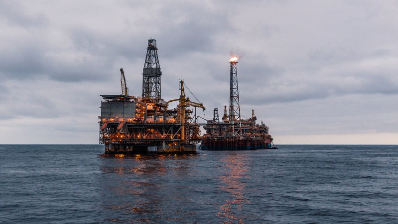 fpso-tanker-vessel-near-oil-rig-platform-offshore-