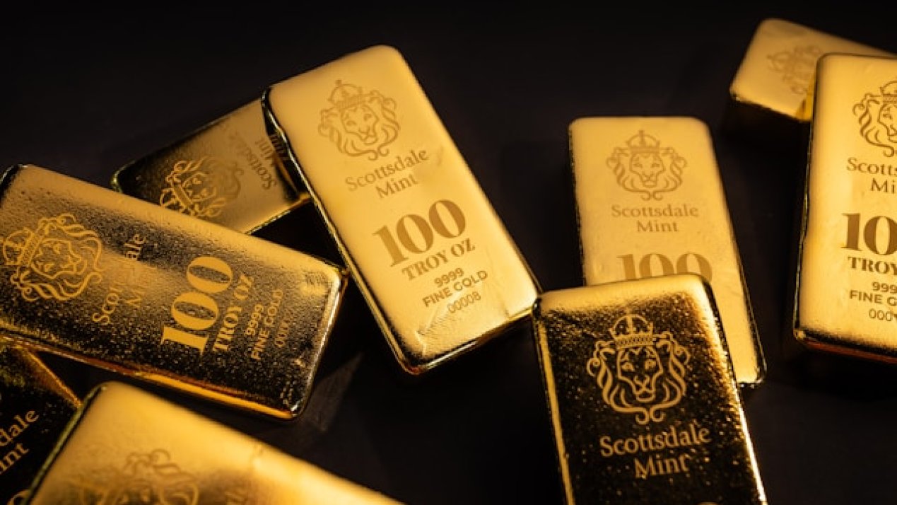 Gold, Silver Hit Record Highs Again Amid Greenland Threats