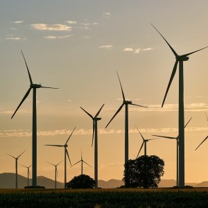 Naturgy Faces Devaluation Amid Rising Renewables Competition