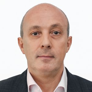 Business Up for Debate: Politics or Economics First?